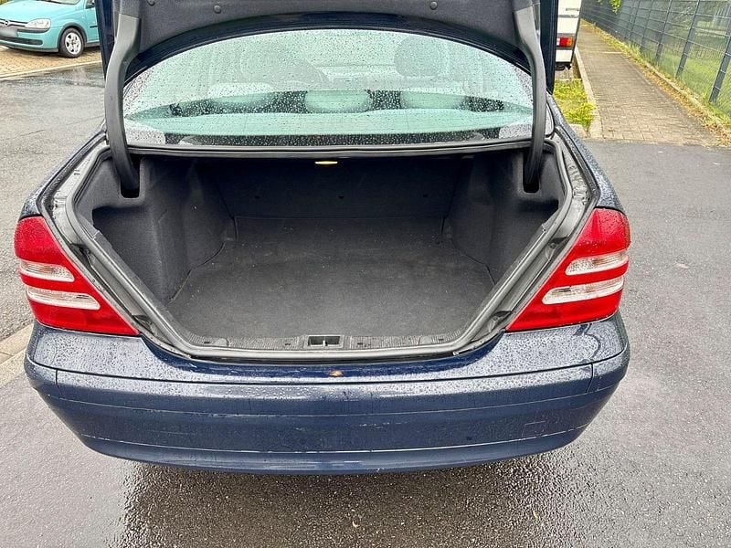 Gebraucht Mercedes C180 129 PS (94 kW) 2001 Blau Limousine