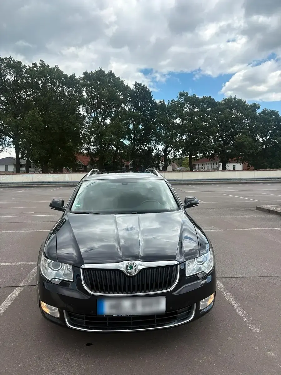 Gebraucht Skoda Superb 170 PS (125 kW) 2011 Schwarz Kombi