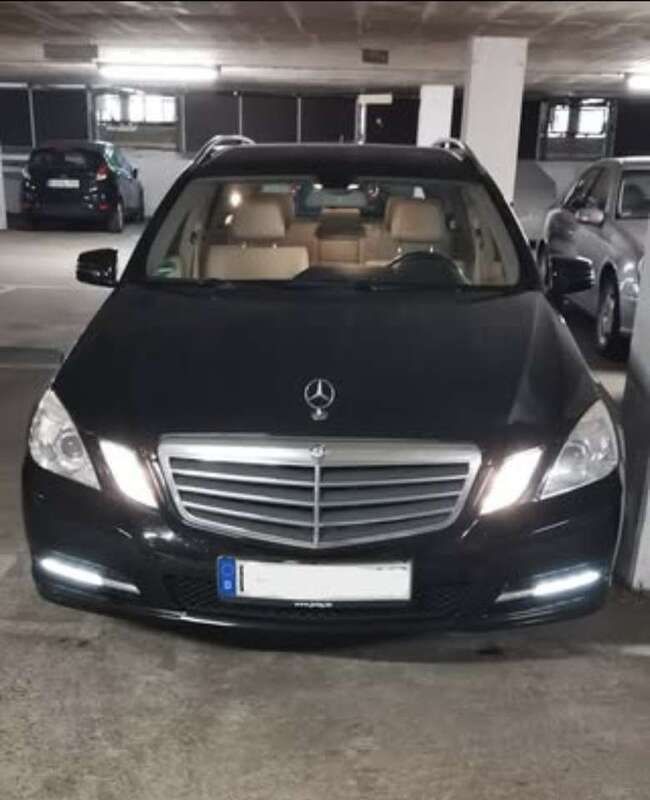 Schwarz Gebraucht 2012 Mercedes E250 Kombi | 9.800 € (Fairer Preis) - Bild 1/4