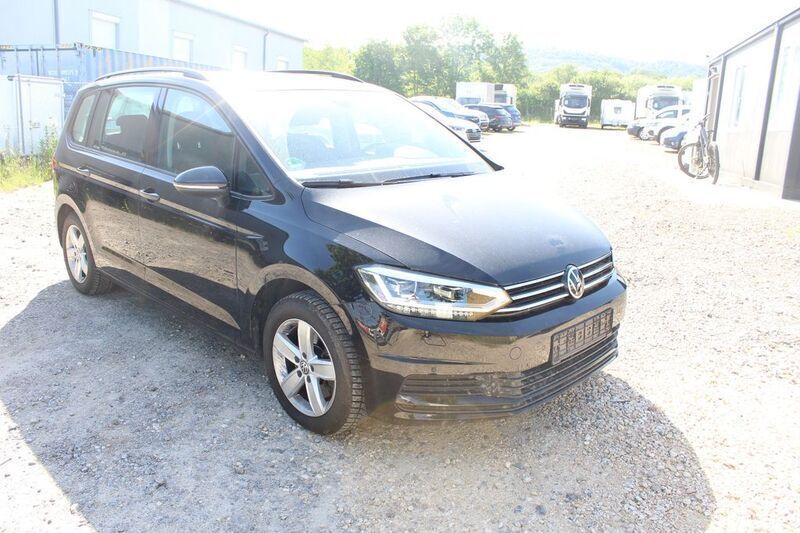 Schwarz Gebraucht 2021 VW Touran Comfortline Van / Kleinbus | 14.900 € (Superpreis) - Bild 1/4