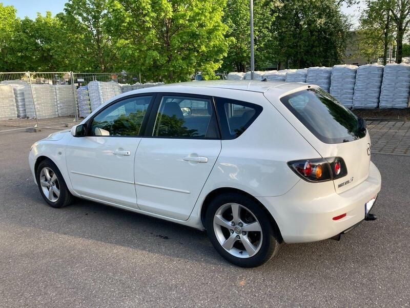 Weiß Gebraucht 2005 Mazda 3 Comfort Limousine | 2.250 € (Guter Preis) - Bild 1/4