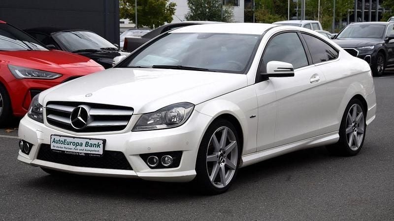 Weiß Gebraucht 2011 Mercedes C220 AMG line Coupé | 9.990 € (Fairer Preis) - Bild 1/4