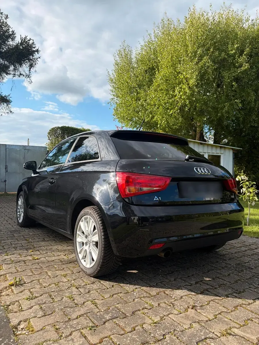 Gebraucht Audi A1 105 PS (77 kW) 2010 Schwarz Kleinwagen