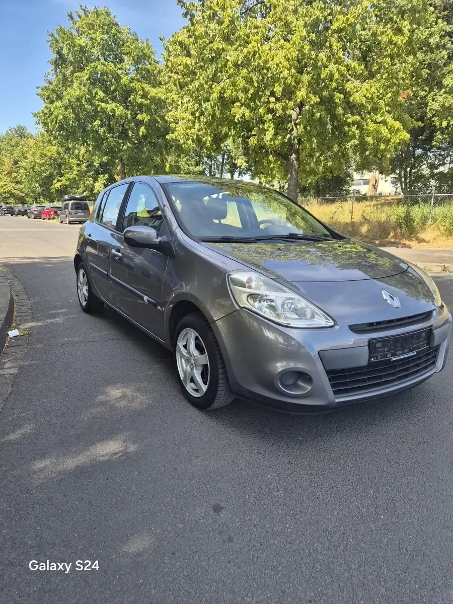 Gebraucht Renault Clio II 75 PS (55 kW) 2010 Andere farben Limousine