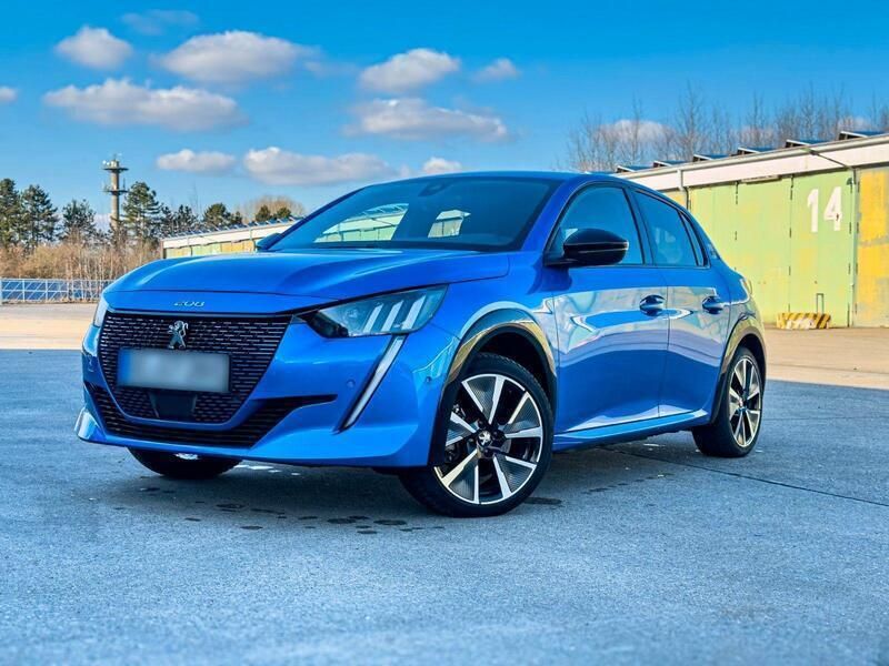 Blau Gebraucht 2021 Peugeot e-208 GT Kleinwagen | 16.990 € (Fairer Preis) - Bild 1/4