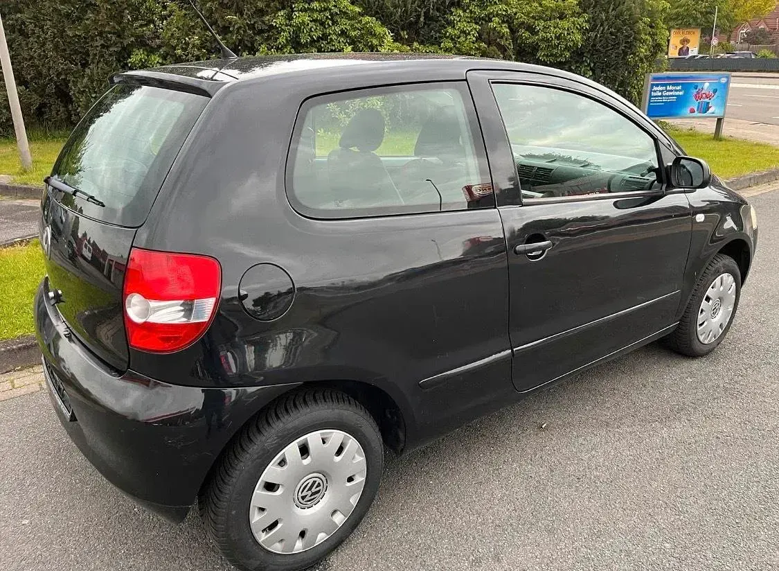 Gebraucht VW Fox 55 PS (40 kW) 2009 Schwarz Kleinwagen