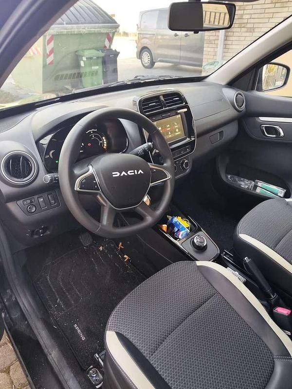 Second-hand Dacia Spring Essentiel 33 kW (45 CP) 2024 Negru Hatchback