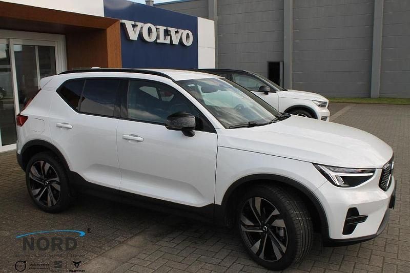 Gebraucht Volvo XC40 Plus 163 PS (119 kW) 2023 Weiß SUV
