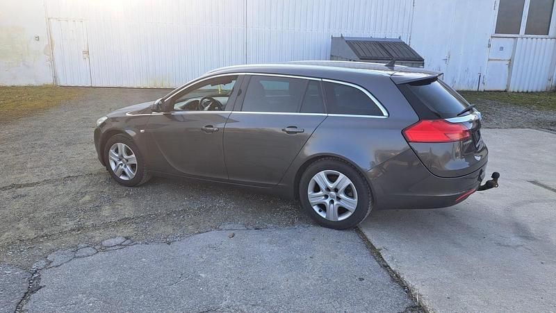 Gebraucht Opel Insignia Eco 131 PS (96 kW) 2011 Grau Kombi