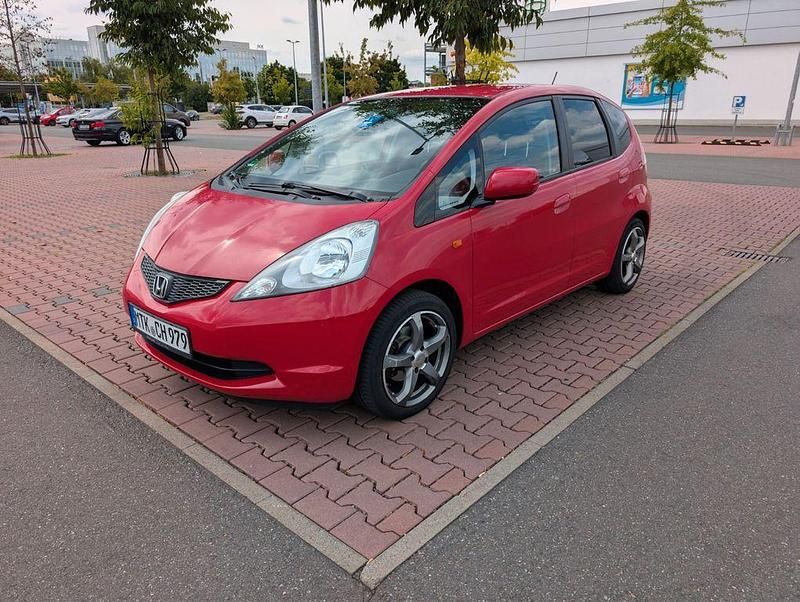 Rot Gebraucht 2011 Honda Jazz S Kleinwagen | 2.990 € (Etwas zu teuer) - Bild 1/4