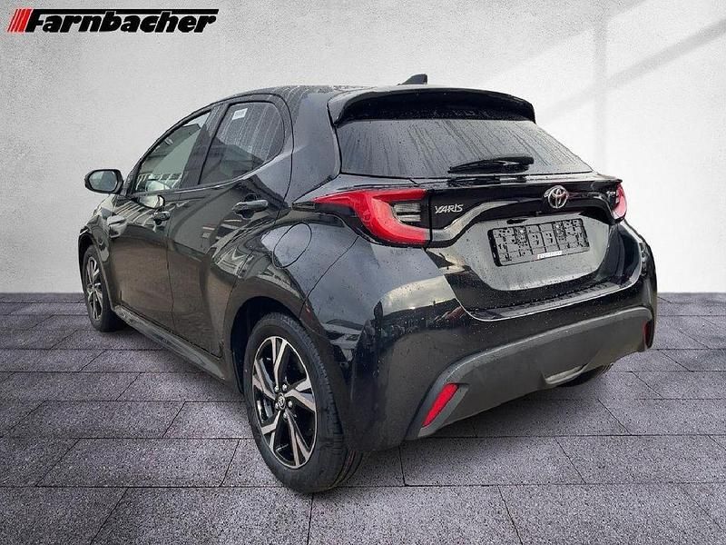 Gebraucht Toyota Yaris Hybrid Team 116 PS (85 kW) 2025 Black mica / ink Limousine