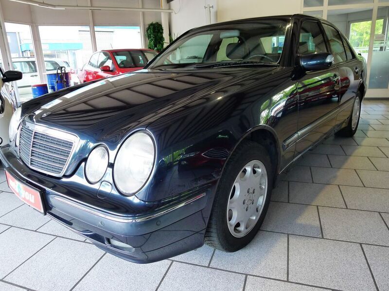 Schwarz Gebraucht 2001 Mercedes E320 Elegance Limousine | 2.800 € (Superpreis) - Bild 1/4
