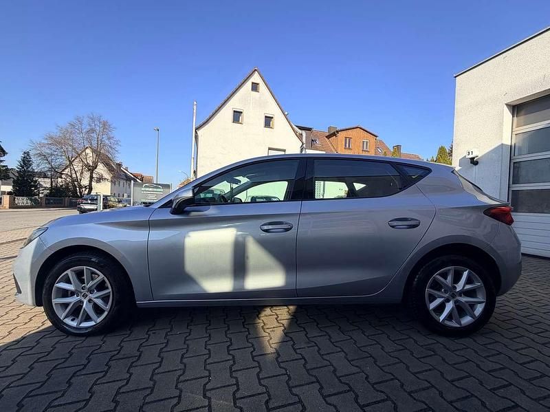 Gebraucht Seat Leon Style 150 PS (110 kW) 2022 Florett(urban)silver Limousine