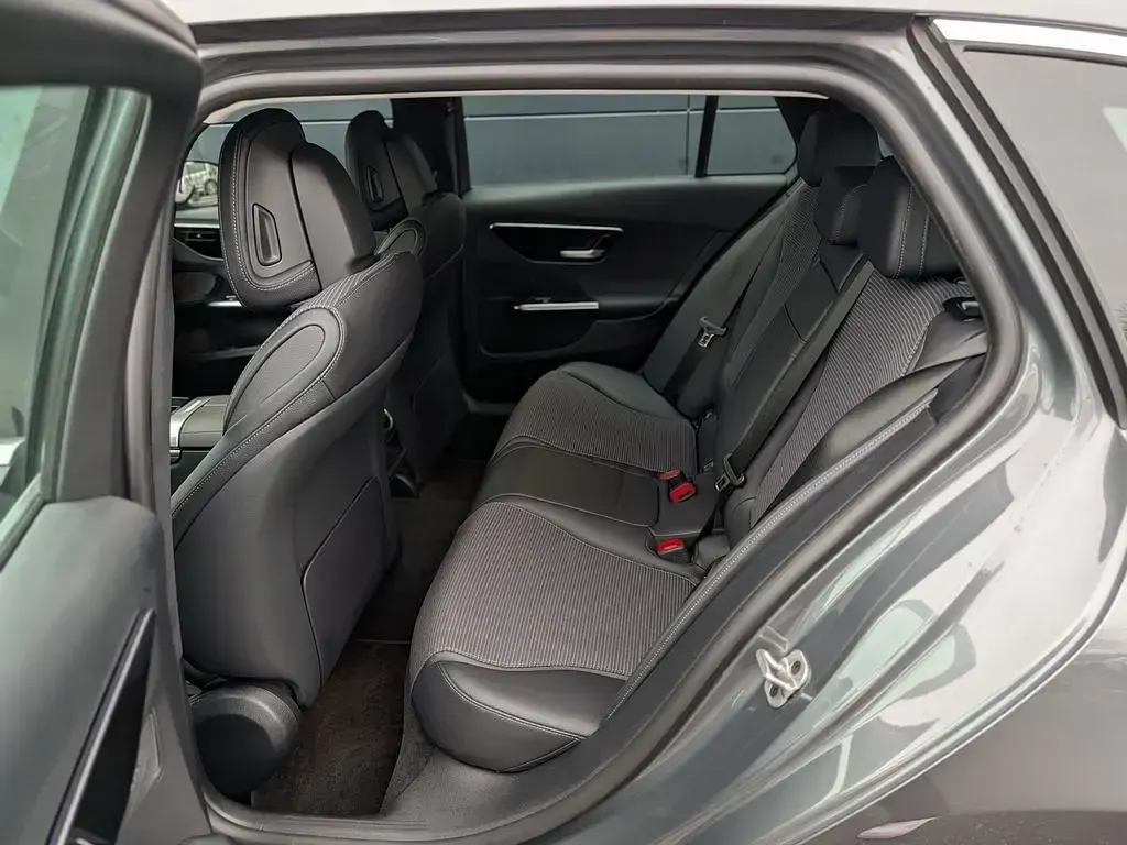 Gebraucht Mercedes C180 Advanced 170 PS (125 kW) 2024 Grau Kombi