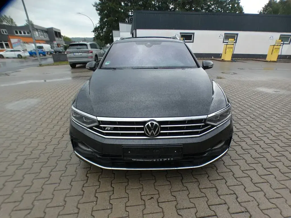 Gebraucht VW Passat R-line 200 PS (147 kW) 2023 Mangangrau Kombi