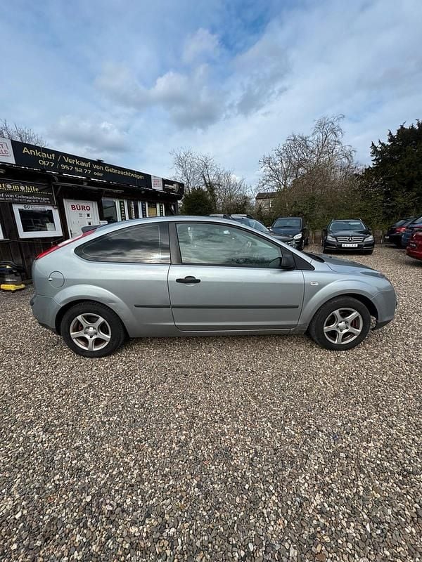 Gebraucht Ford Focus Ghia 101 PS (74 kW) 2005 Silber Limousine