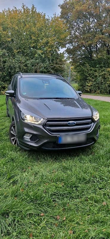 Grau Gebraucht 2018 Ford Kuga ST-Line SUV | 13.500 € (Fairer Preis) - Bild 1/4