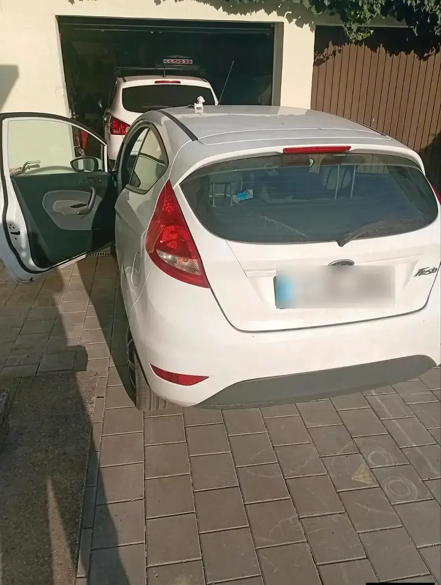 Gebraucht Ford Fiesta 82 PS (60 kW) 2011 Weiß Kleinwagen