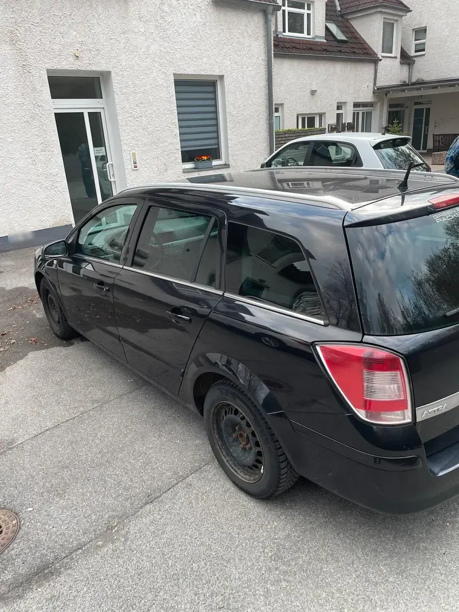 Gebraucht Opel Astra 116 PS (85 kW) 2009 Schwarz Kombi