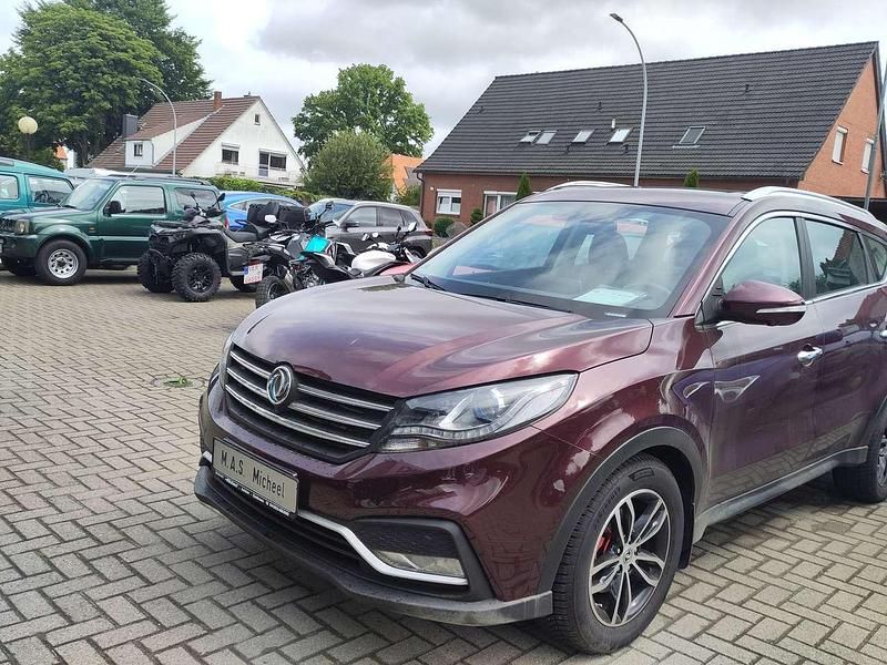 Gebraucht DFSK Glory 580 145 PS (106 kW) 2019 Rot SUV