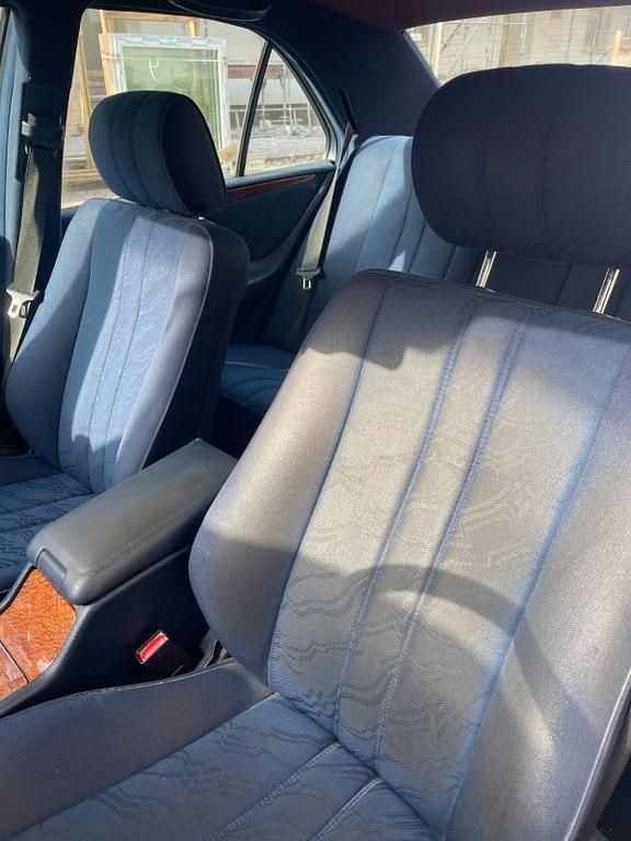 Gebraucht Mercedes E280 Classic 193 PS (141 kW) 1995 Blau Limousine