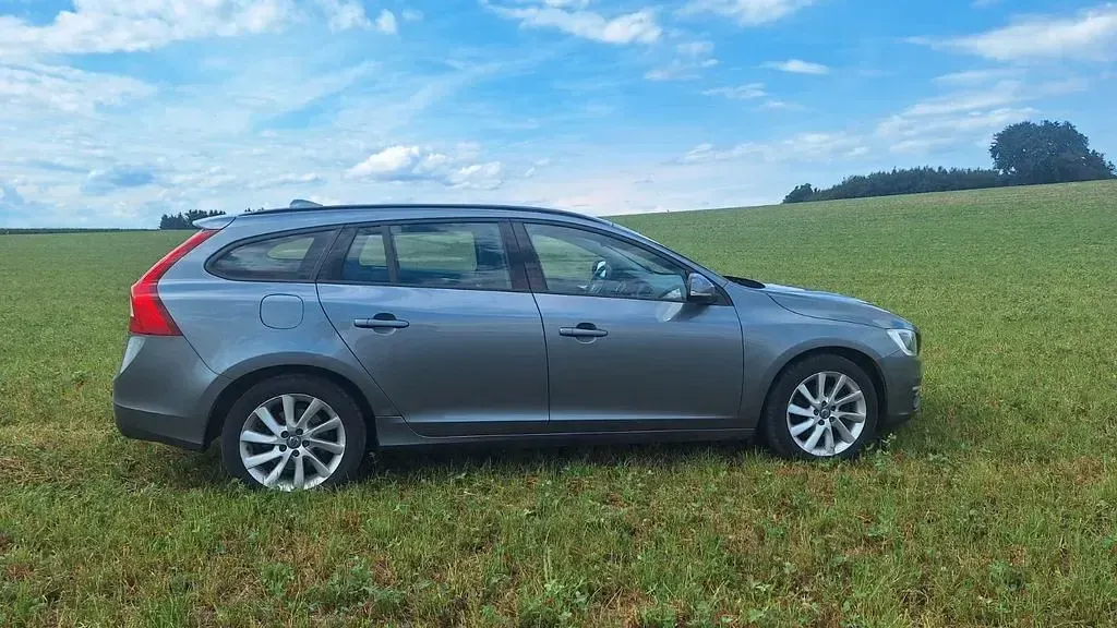 Gebraucht Volvo V60 150 PS (110 kW) 2016 Silber Kombi