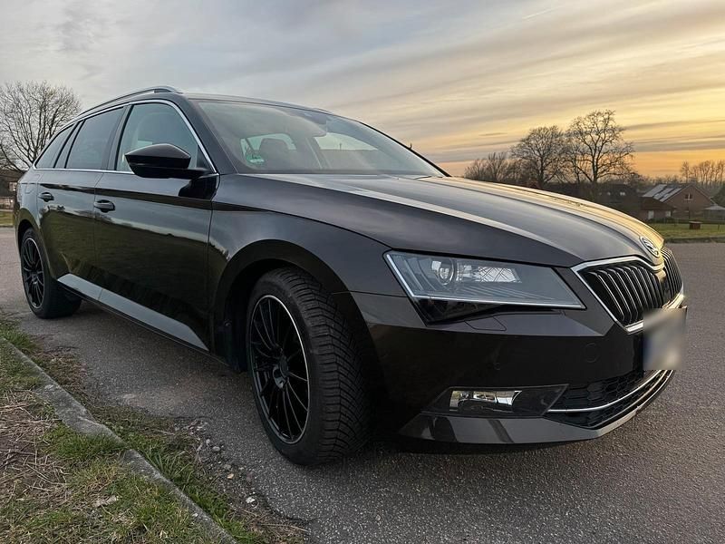 Gebraucht Skoda Superb Style 220 PS (161 kW) 2018 Braun Kombi