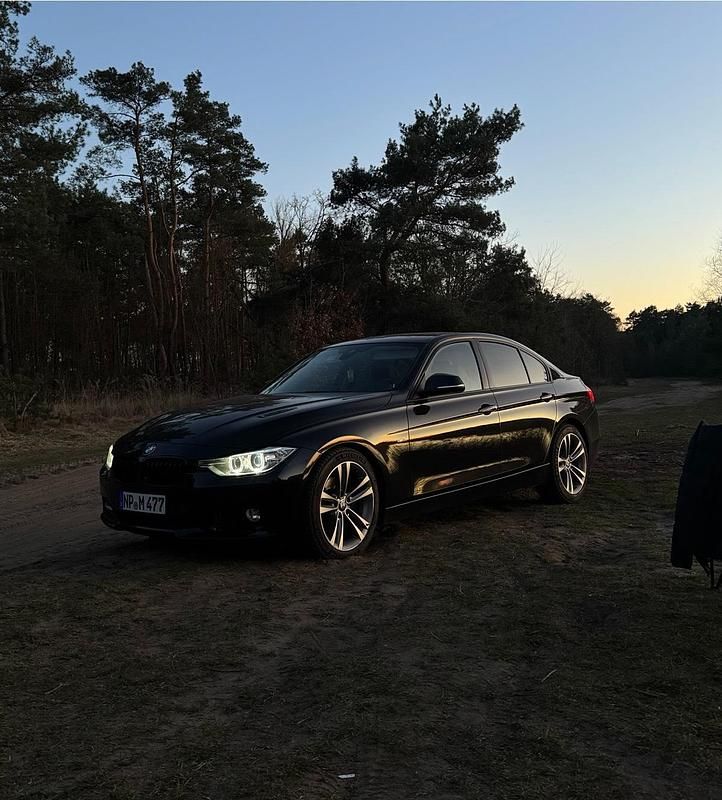 Schwarz Gebraucht 2012 BMW 320 Sport Line Limousine | 9.000 € (Fairer Preis) - Bild 1/4