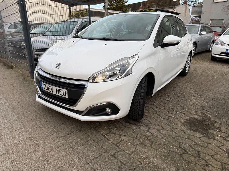 Gebraucht Peugeot 208 Active 82 PS (60 kW) 2015 Weiß Kleinwagen