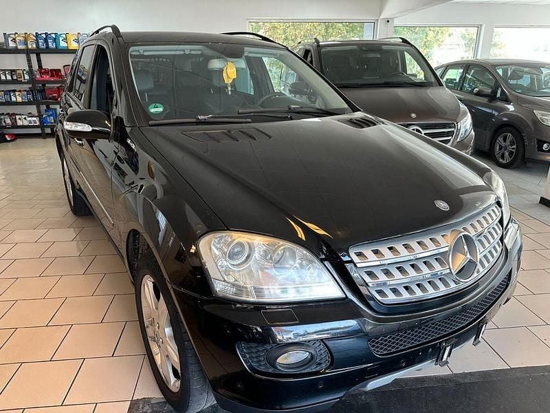 Schwarz Gebraucht 2007 Mercedes ML320 SUV | 5.990 € (Fairer Preis) - Bild 1/4