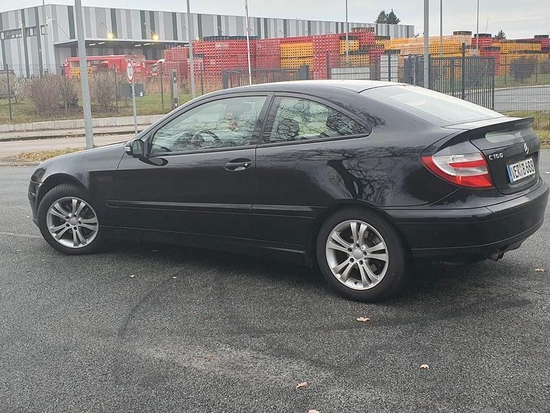 Gebraucht Mercedes C160 122 PS (89 kW) 2006 Schwarz Coupé
