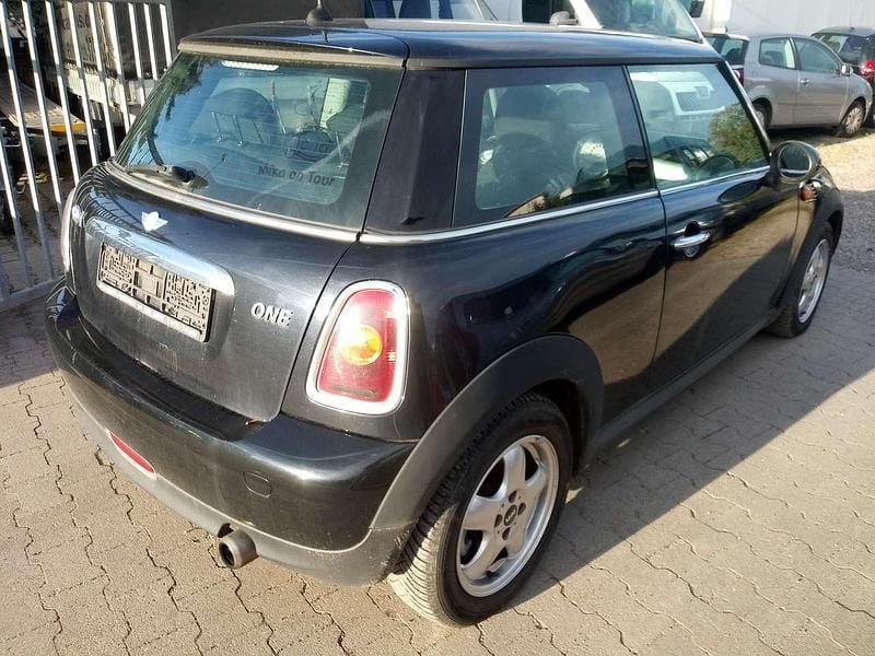 Second-hand Mini ONE 95 CP (69 kW) 2008 Negru Hatchback