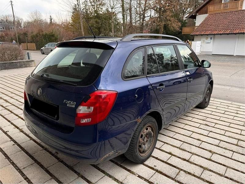 Gebraucht Skoda Fabia Cool Edition 69 PS (50 kW) 2009 Blau Limousine