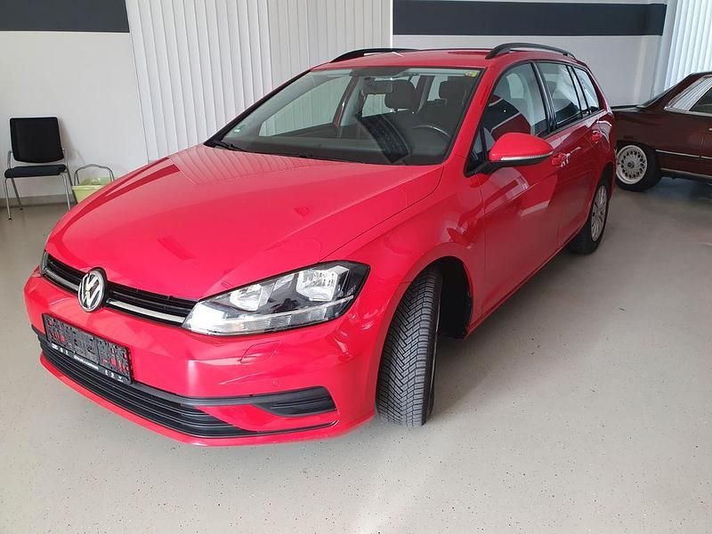 Gebraucht VW Golf VII Trendline 116 PS (85 kW) 2018 Rot Kombi