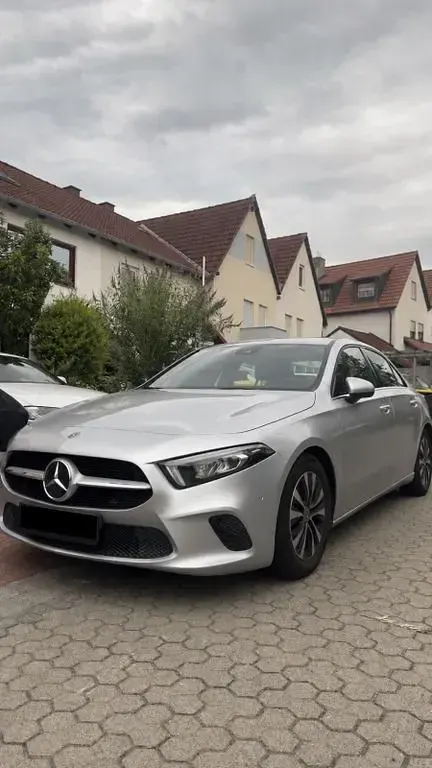 Gebraucht Mercedes A200 163 PS (119 kW) 2019 Grau Limousine