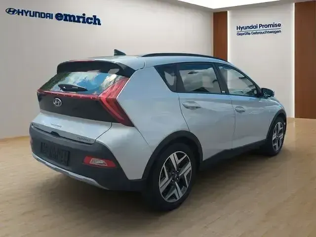 Gebraucht Hyundai Bayon Intro Edition 101 PS (74 kW) 2021 Sleek silver SUV