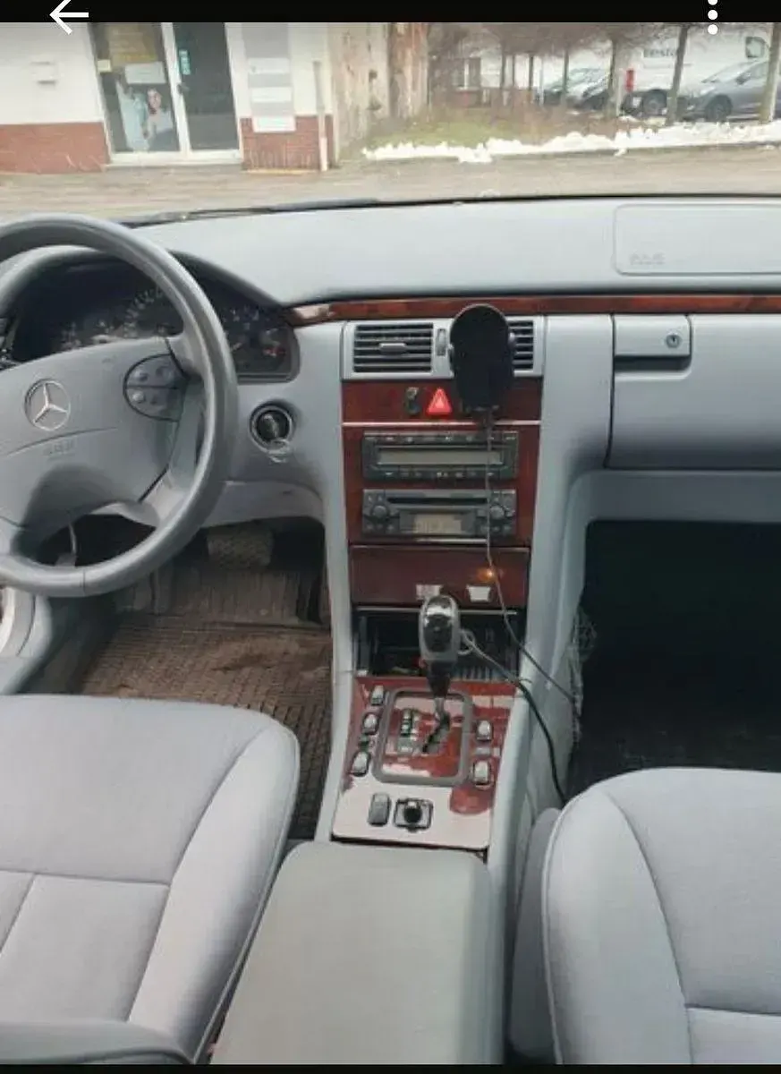 Gebraucht Mercedes E220 Classic 143 PS (105 kW) 2001 Silber Limousine