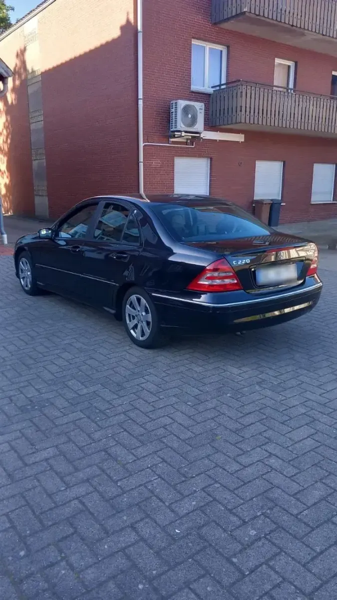 Second-hand Mercedes C220 AMG 150 CP (110 kW) 2007 Albastru Berlinǎ