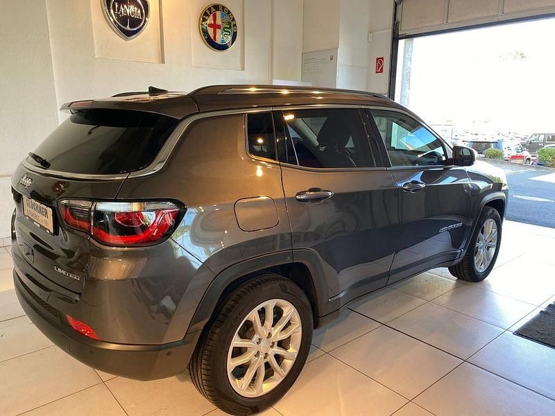 Gebraucht Jeep Compass Limited 131 PS (96 kW) 2021 Grau SUV