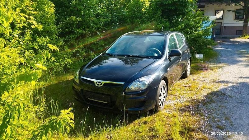 Schwarz Gebraucht 2009 Hyundai i30 Kombi | 3.700 € (Fairer Preis) - Bild 1/4
