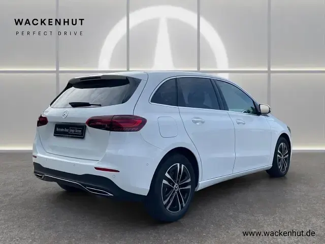 Gebraucht Mercedes B250e Advanced 218 PS (160 kW) 2024 Weiss Kleinwagen