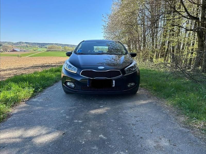 Usata Kia Ceed 135 CV (99 kW) 2014 Nero Utilitaria