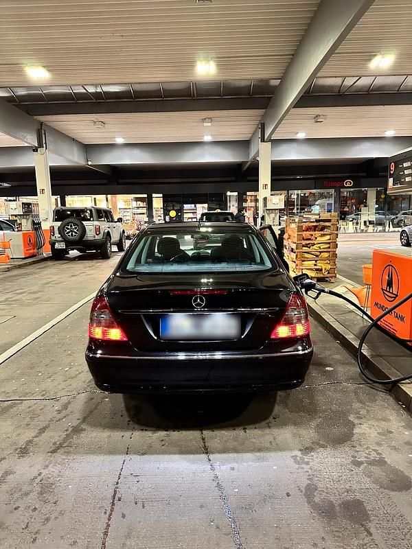 Gebraucht Mercedes E280 190 PS (139 kW) 2007 Schwarz Limousine