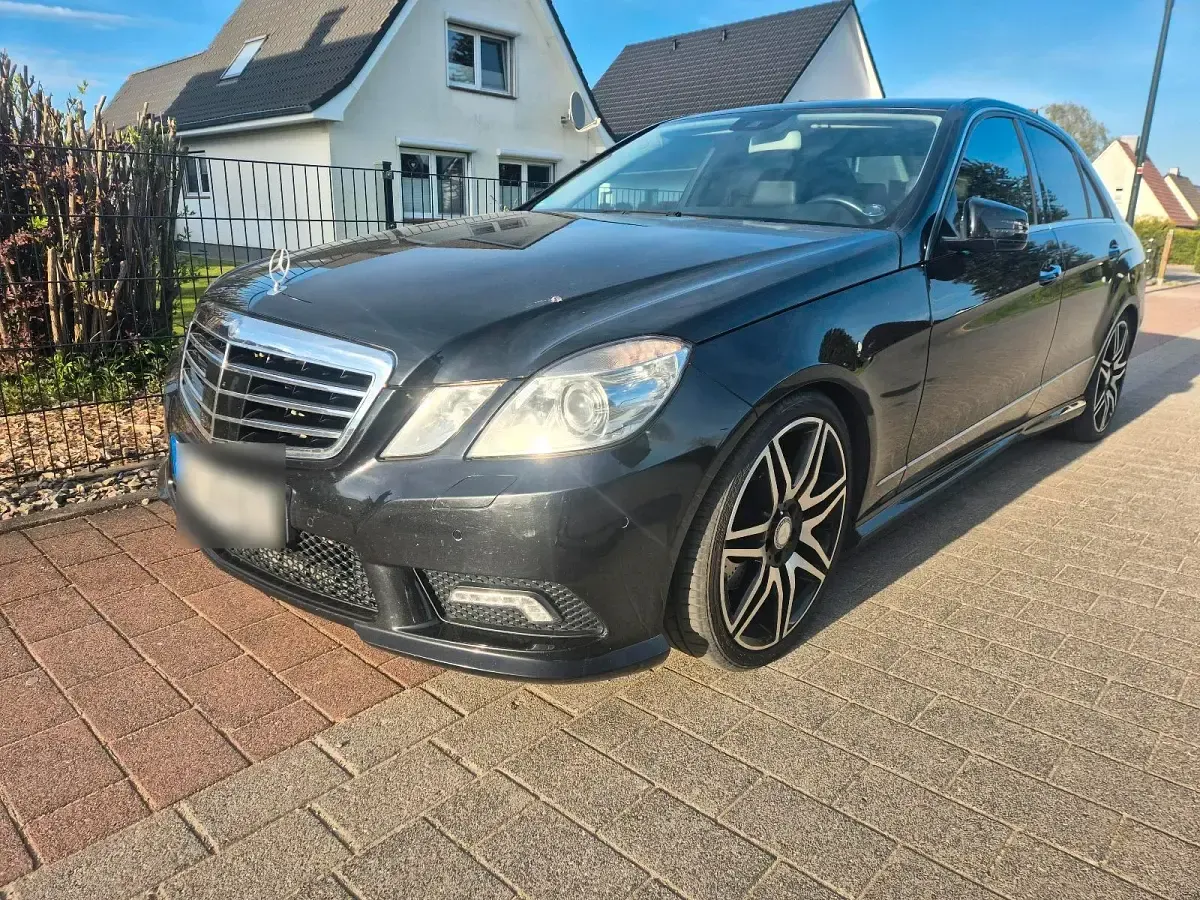 Second-hand Mercedes E300 231 CP (169 kW) 2010 Negru Berlinǎ