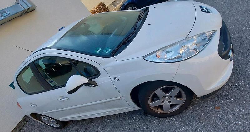 Gebraucht Peugeot 207 73 PS (53 kW) 2009 Weiß Limousine