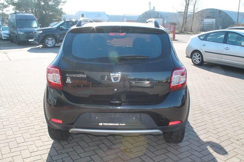 Gebraucht Dacia Sandero Stepway 90 PS (66 kW) 2016 Schwarz Limousine