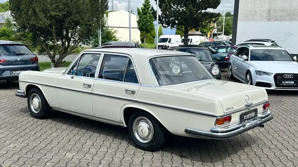 Gebraucht Mercedes 250 131 PS (96 kW) 1967 Beige Limousine