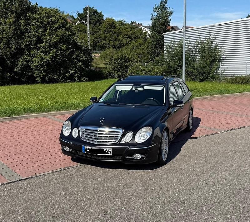 Schwarz Gebraucht 2006 Mercedes E220 Kombi | 5.790 € (Teuer) - Bild 1/4