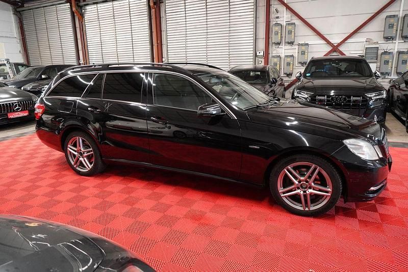 Gebraucht Mercedes E220 170 PS (125 kW) 2010 Schwarz Limousine