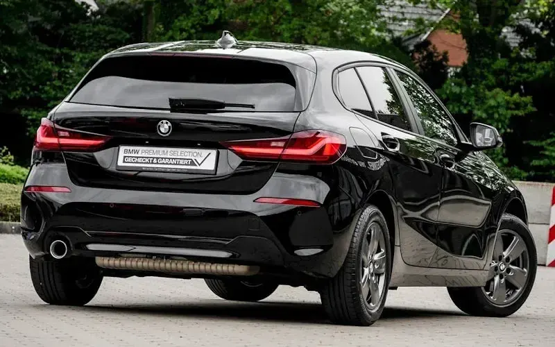Second-hand BMW 116 Advantage 109 CP (80 kW) 2023 Negru Hatchback